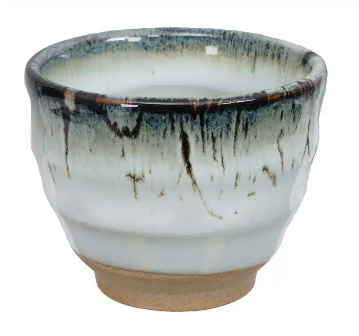 Schwarz / Weiße handgemachte Tasse  - 8,5 x 6,9 cm