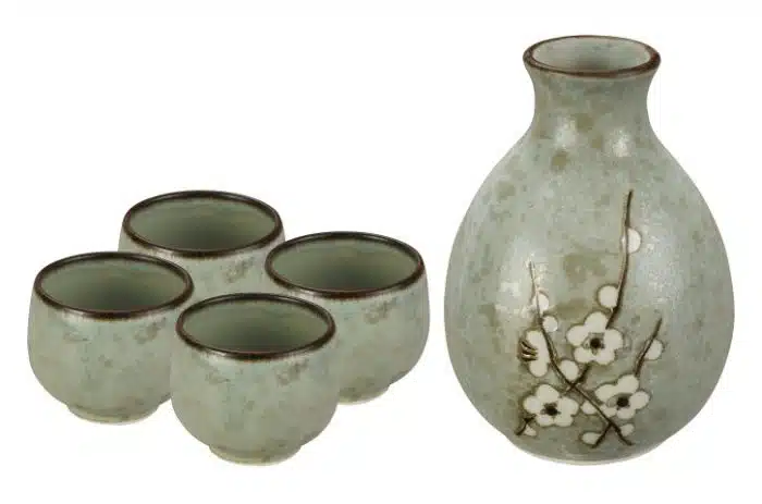 Minzgrünes Sake Set mit Sake Flasche und 4 Tassen - Soshun - 3,7 x 12 cm 50/290 ml