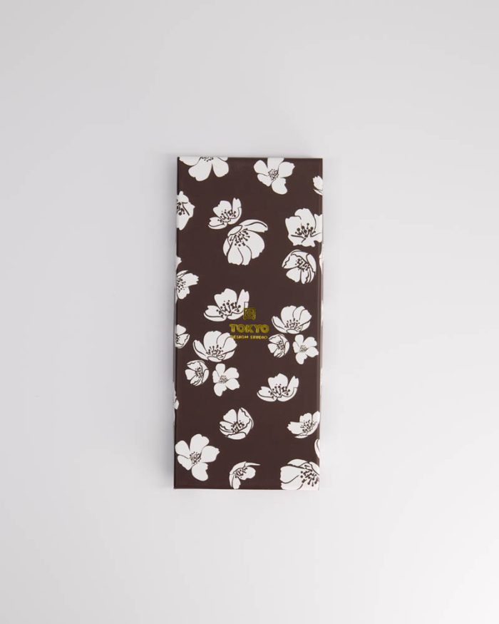 Tokyo Design Studio – Essstäbchen-Geschenkset – Holz, schwarz, weiße Blume – Bild 3