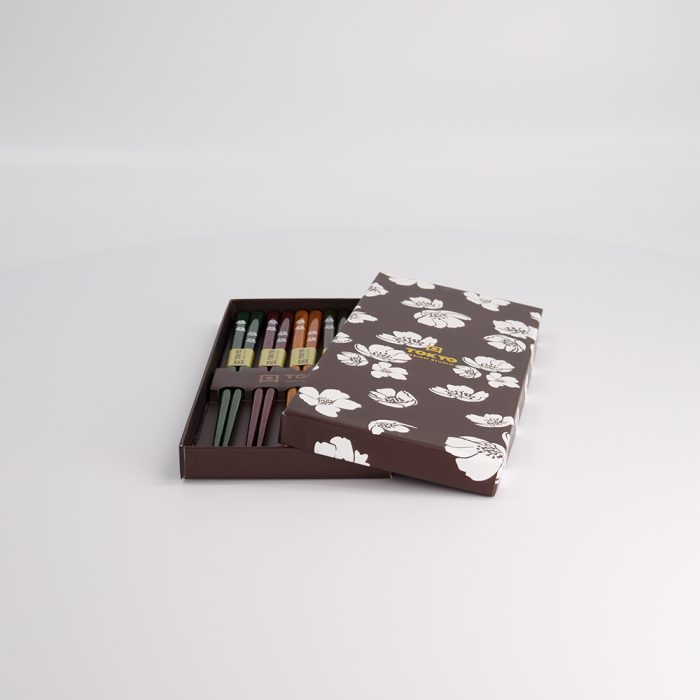 Tokyo Design Studio – Essstäbchen-Geschenkset – Holz, schwarz, weiße Blume – Bild 4
