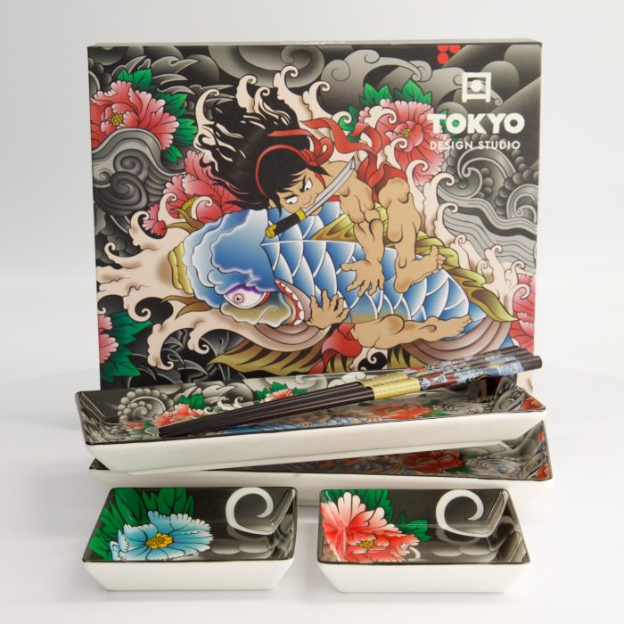 Tokyo Design Studio - Kawaii - Yakuza - Karpfen - Sushi Teller - Geschenkset - 4-teilig - mit Stäbchen – Bild 3