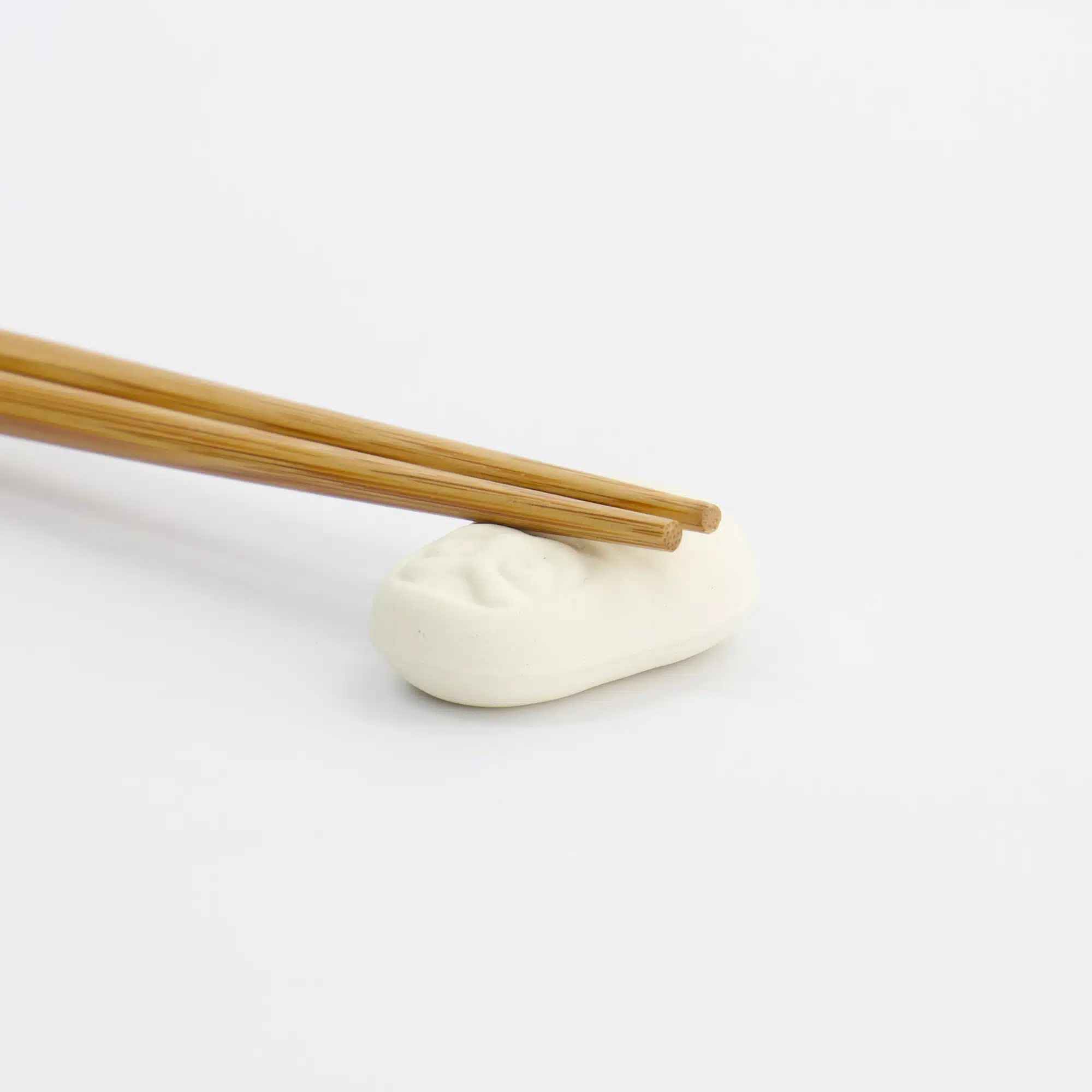 Tokyo Design Studio – Kawaii – Essstäbchenhalter – Daruma Monaka – 3x4,1x1,2 cm – Bild 2