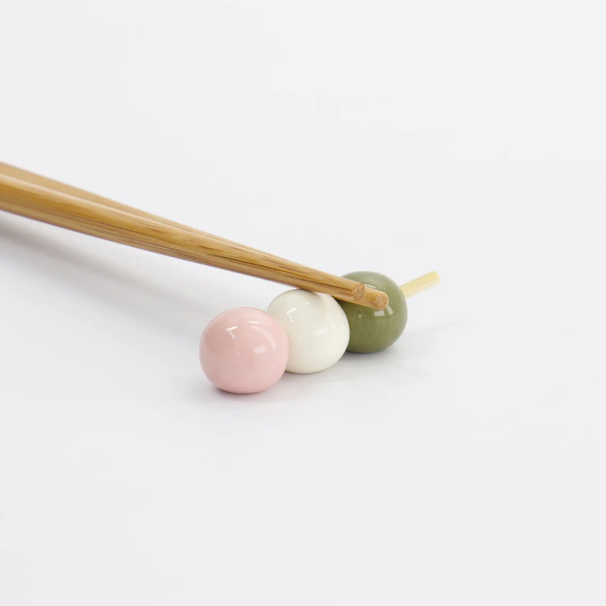 Tokyo Design Studio – Kawaii – Essstäbchenhalter – 3 Farben Dango – 5x1.5x1.5cm – Bild 2