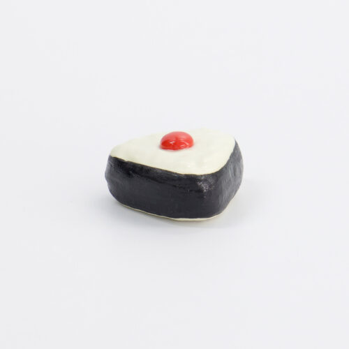 Tokyo Design Studio – Kawaii – Chopstick Rest – Ume Onigiri – 3,5 x 3,5 x 1,7 cm
