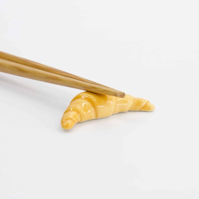 Tokyo Design Studio - Kawaii - Essstäbchenhalter - Croissant - 4.6x2.7x1.7cm – Bild 3