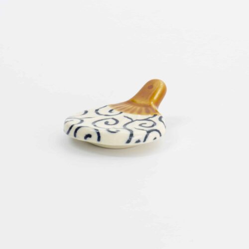 Tokyo Design Studio - Kawaii - Chopstick Legger - Fan Karakusa - 4x4.9x1.6cm