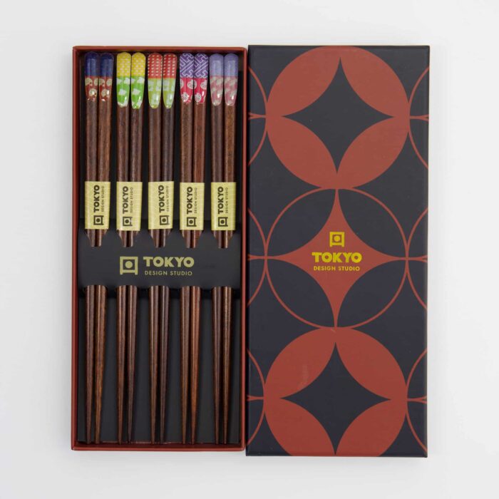 Tokyo Design Studio – Essstäbchen Geschenkset – Fünfteilig – Rot Schwarz – Bild 2