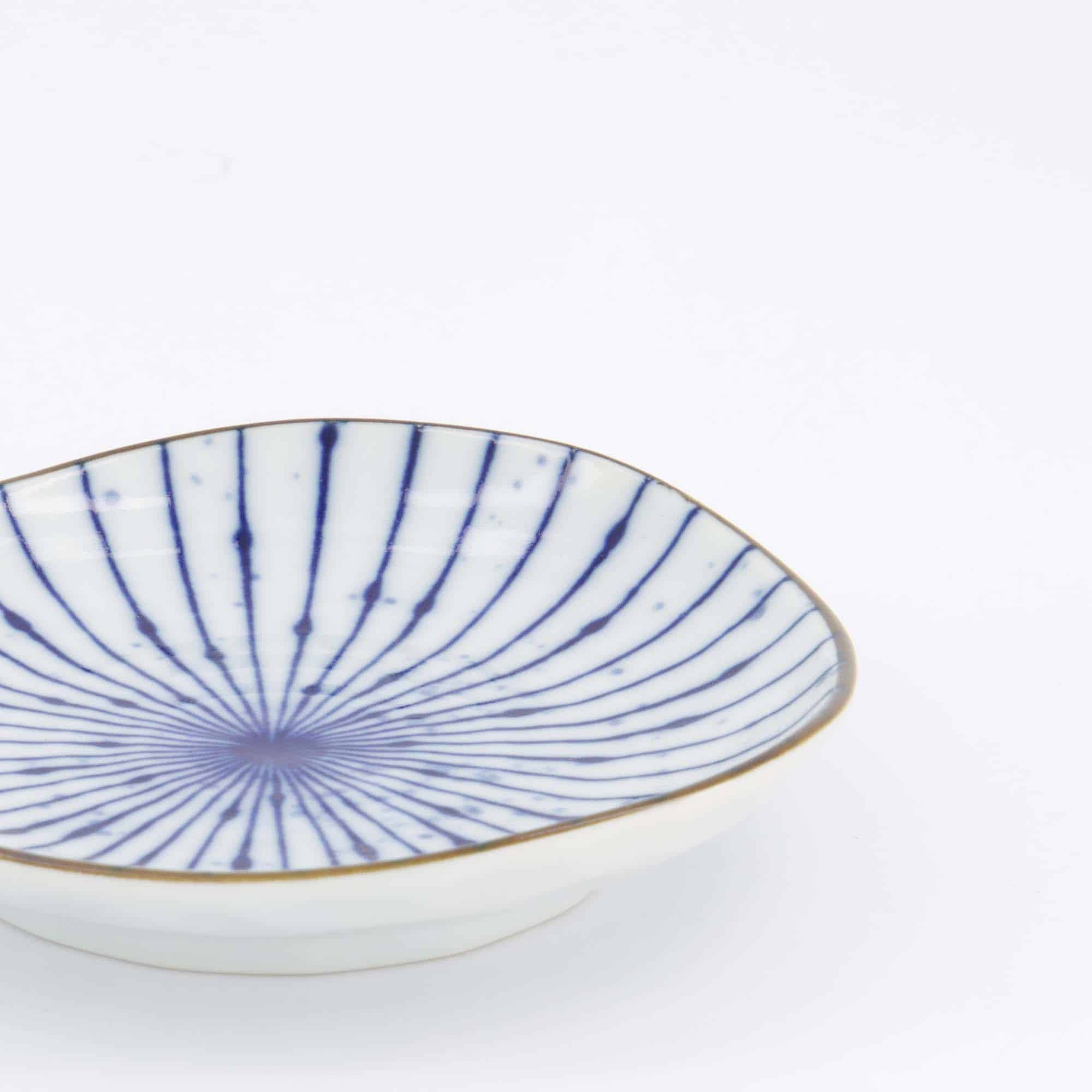 Tokyo Design Studio - Yamahida - Blue - Dreieckiger - Teller - Fukizome - Tokusa – 12.2 x 2.5 cm – Bild 2
